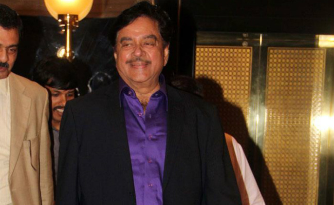 Shatrughan Sinha Defends Controversial #MeToo Comments With More Of The Same