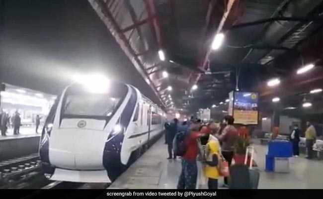 "Tickets Sold Out": Minister On Vande Bharat Express's Commercial Run