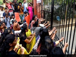 Indian Girl Students Fight To Stay Out After Dark: Foreign Media Indian Girl Students Fight To Stay Out After Dark: Foreign Media