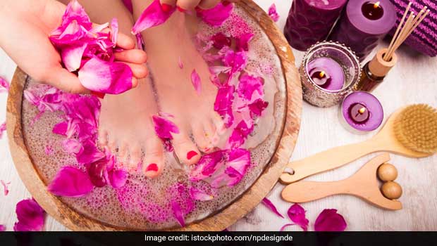 Valentine's Day: Natural DIY Pedicure And Manicure For Valentine's Day