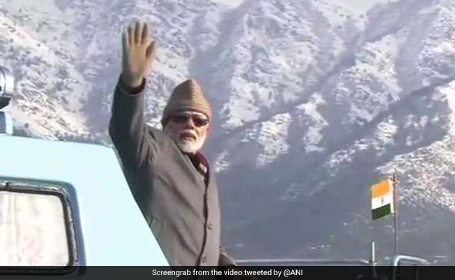 "Waving At Imaginary Friends": Mehbooba Mufti Jabs PM Modi On Dal Lake Tour