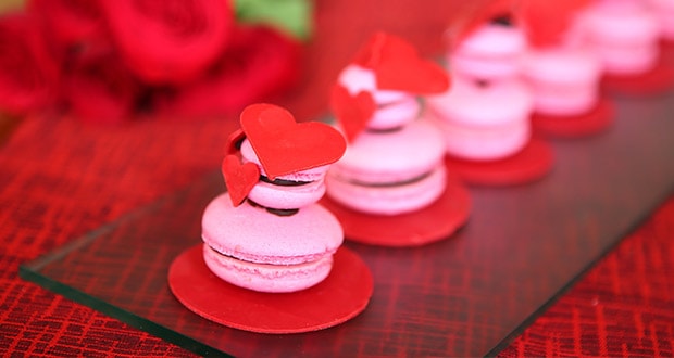 Happy Valentine's Day 2022: आज है वैलेंटाइन डे, पार्टनर को स्पेशल फील कराने के लिए बनाएं ये डिश