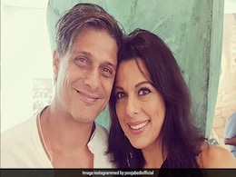 Pooja Bedi ने 48 साल की उम्र में की सगाई, बॉयफ्रेंड संग Photo हुईं वायरल Pooja Bedi ने 48 साल की उम्र में की सगाई, बॉयफ्रेंड संग Photo हुईं वायरल