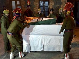 Senior Cop, Soldier Dead, 2 Injured In Jammu And Kashmir Encounter Senior Cop, Soldier Dead, 2 Injured In Jammu And Kashmir Encounter