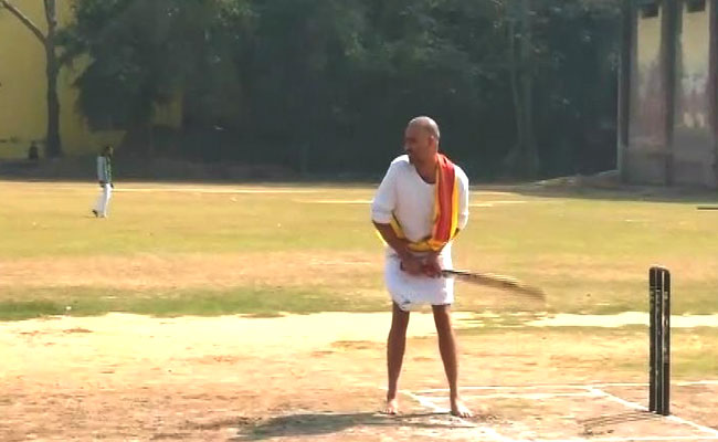 Cricketers In <i>Dhoti Kurta</i>, Sanskrit Commentary: UP Organises Unique Match