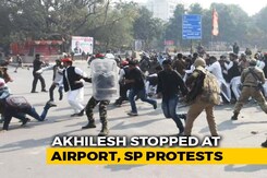 Akhilesh Yadav Stopped At Airport, Lathicharge On Samajwadi Protesters Akhilesh Yadav Stopped At Airport, Lathicharge On Samajwadi Protesters