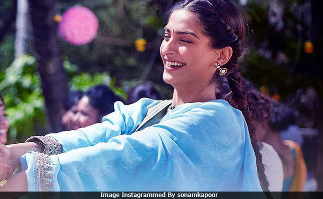 Foreign Media On Sonam And Anil Kapoor's <i>Ek Ladki Ko Dekha Toh Aisa Laga</i>