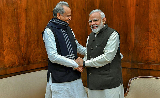 गहलोत ने बीजेपी से मांगी गारंटी, PM मोदी ने कहा, अब तो गहलोत सरकार ने भी मान लिया है कि