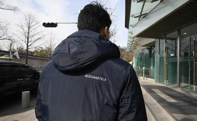 Fashion Diplomacy: South Korea Officials Don Coats With Secret Message To Kim Jong Un