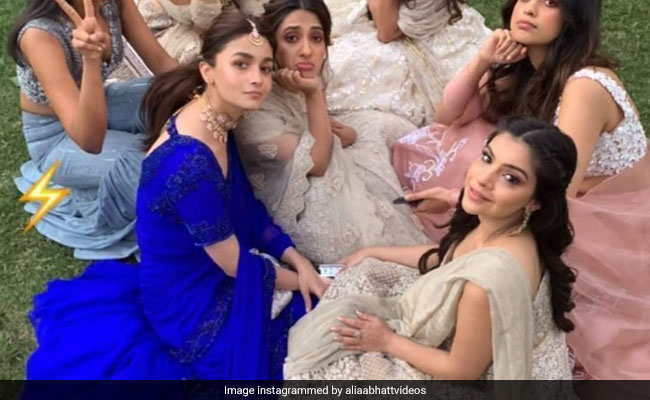 Stop Everything And Watch Alia Bhatt S Dance At Her Bff S Sangeet stop everything and watch alia bhatt s