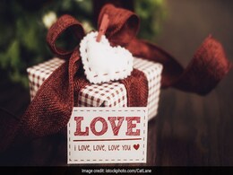 Valentine's Day 2019: 7 Amazing Gifting Options To Pamper Her With Valentine's Day 2019: 7 Amazing Gifting Options To Pamper Her With
