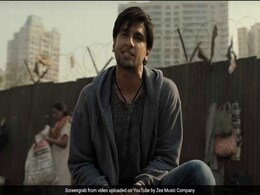 <i>Gully Boy</i> Celeb Review: Praise For 'Explosive' Ranveer Singh And 'Brilliant' Alia Bhatt On Twitter <i>Gully Boy</i> Celeb Review: Praise For 'Explosive' Ranveer Singh And 'Brilliant' Alia Bhatt On Twitter