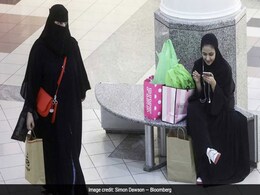 Saudis Defend App That Lets Men Give Women Permission To Travel Saudis Defend App That Lets Men Give Women Permission To Travel