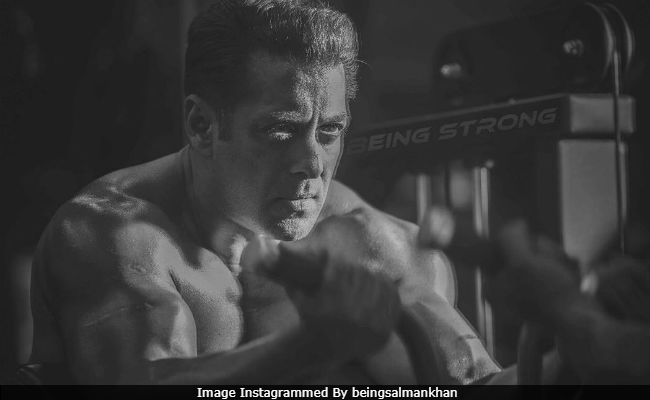 Viral: On Valentine's Day, The Internet Is Crushing On This Pic Of Salman Khan