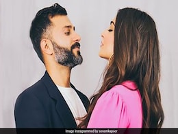 Valentine's Day 2019: Sonam Kapoor To Anushka Sharma, Bollywood Stars Post Mushy Pics With Partners Valentine's Day 2019: Sonam Kapoor To Anushka Sharma, Bollywood Stars Post Mushy Pics With Partners