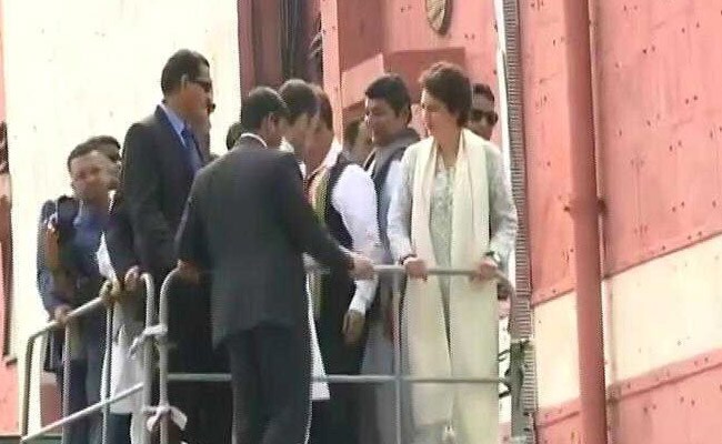 Priyanka Gandhi Vadra, Brother Rahul Kick Off Lucknow Mega Rally: LIVE Updates Priyanka Gandhi Vadra, Brother Rahul Kick Off Lucknow Mega Rally: LIVE Updates