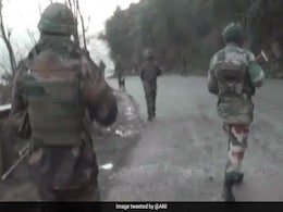 पाकिस्तान ने LOC पर रात भर की फायरिंग, सीजफायर तोड़े जाने पर भारत ने भी दिया करारा जवाब पाकिस्तान ने LOC पर रात भर की फायरिंग, सीजफायर तोड़े जाने पर भारत ने भी दिया करारा जवाब