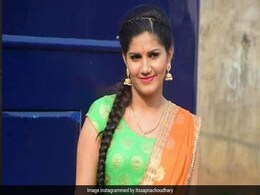 Sapna Choudhary Video: सपना चौधरी का ग्रीन सूट में तहलका, 'बावली परेड' पर शानदार Dance Sapna Choudhary Video: सपना चौधरी का ग्रीन सूट में तहलका, 'बावली परेड' पर शानदार Dance