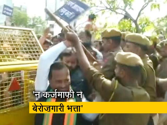 जयपुर में राज्‍य सरकार के खिलाफ सड़कों पर उतरी बीजेपी