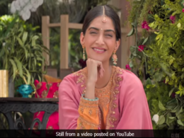<I>Ek Ladki Ko Dekha Toh Aisa Laga</I> Box Office Collection Day 1: Sonam Kapoor's Film Gets A 'Lacklustre Start' <I>Ek Ladki Ko Dekha Toh Aisa Laga</I> Box Office Collection Day 1: Sonam Kapoor's Film Gets A 'Lacklustre Start'
