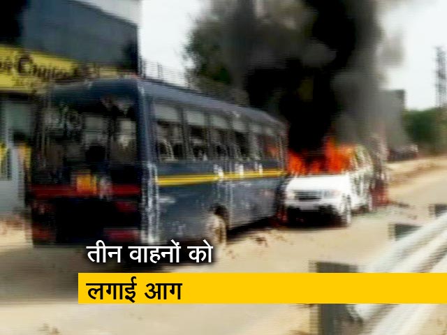 गुर्जर आंदोलन के दौरान पुलिस और प्रदर्शनकारियों के बीच झड़प