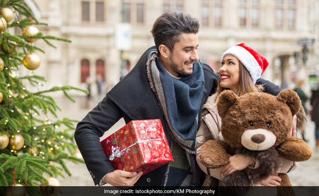 Valentine Week Day 4: Teddy Day पर अपने पार्टनर को भेजें ये 10 रोमांटिक विशिस और शायरियां