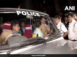 CBI अधिकारी का दावा, कोलकाता पुलिस ने धक्का देकर जीप में बैठाया और थाने में किया ये काम CBI अधिकारी का दावा, कोलकाता पुलिस ने धक्का देकर जीप में बैठाया और थाने में किया ये काम