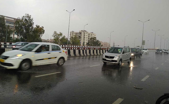 Delhi Receives Light Rainfall. Thundershowers, Hailstorm May Hit Too
