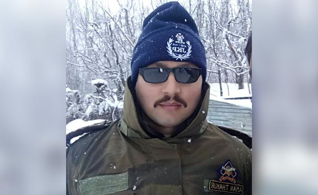 जम्मू-कश्मीर: कुलगाम में आतंकवादियों से मुठभेड़ में एक अधिकारी शहीद, तीन आतंकी ढेर