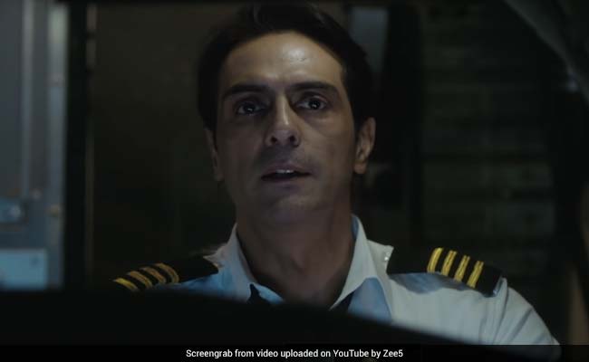 The Final Call Review: प्लेन में हाइजैक या आतंकी हमला नहीं.. अर्जुन रामपाल की कुछ हटके है कहानी