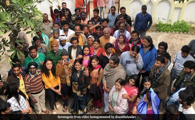 Bhojpuri Cinema: निरहुआ फिल्म के सेट पर लगाने लगे 'भारत माता की जय' के नारे, आम्रपाली ने किया कुछ ऐसा- Video