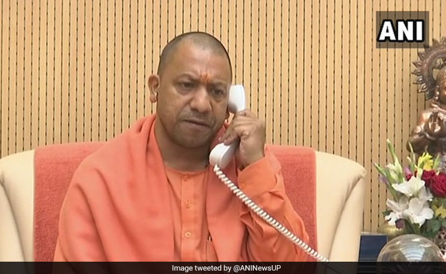 ममता ने नहीं दी हेलीकॉप्टर उतारने की मंजूरी तो CM योगी ने फोन से किया रैली को संबोधित