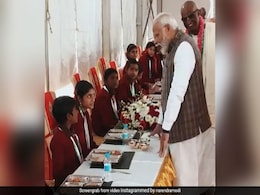 Watch: Schoolgirl's Witty Reply To PM Modi As He Serves Akshay Patra Meal Watch: Schoolgirl's Witty Reply To PM Modi As He Serves Akshay Patra Meal