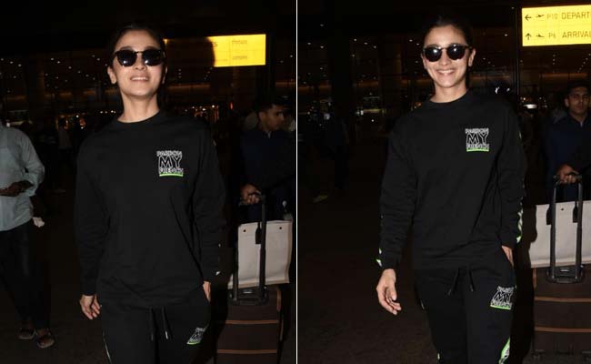 Woman In Black: Get Alia Bhatt's Chic Airport Look In Athleisure