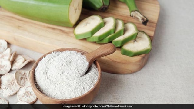 The vitamin C content in green bananas plays a key role in collagen production