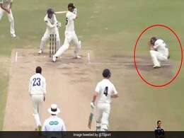 अजीबोगरीब तरह से आउट हुआ बल्लेबाज, शॉट मारने के बाद हेलमेट में लगी बॉल और... देखें VIDEO अजीबोगरीब तरह से आउट हुआ बल्लेबाज, शॉट मारने के बाद हेलमेट में लगी बॉल और... देखें VIDEO