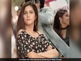 सपना चौधरी ने डांस से उड़ाया गरदा, बोलीं- इरादे ताड़ ले...मोर्चा मार ले; देखें Video सपना चौधरी ने डांस से उड़ाया गरदा, बोलीं- इरादे ताड़ ले...मोर्चा मार ले; देखें Video