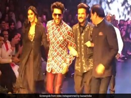 रणवीर सिंह ने जाह्नवी कपूर के साथ किया रैंप वॉक, फिर अनिल कपूर संग यूं करने लगे मस्ती- देखें Video रणवीर सिंह ने जाह्नवी कपूर के साथ किया रैंप वॉक, फिर अनिल कपूर संग यूं करने लगे मस्ती- देखें Video