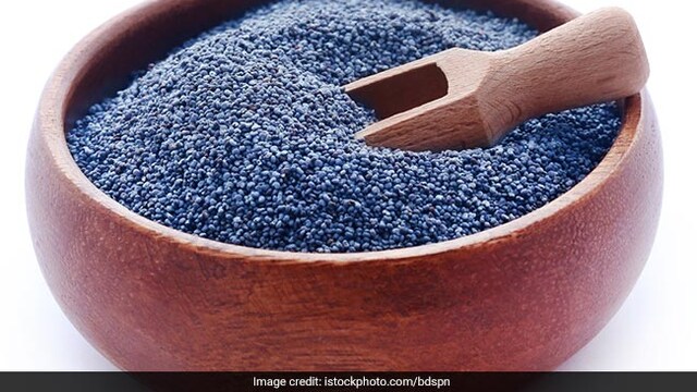 Poppy seeds can help in getting relief from irritated throat and dry cough