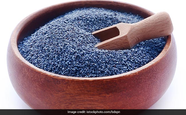 Poppy seeds can help in getting relief from irritated throat and dry cough
