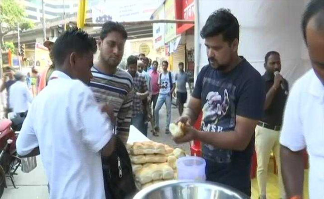 <i>Vada Pav</i> Seller Gives Earnings To Families Of Soldiers Killed In Pulwama