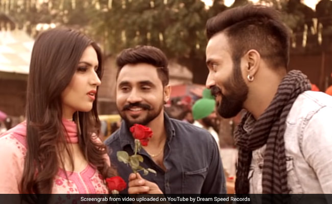 Rose Day पर पंजाबी सॉन्ग 'गुलाब' ने मचाया धमाल, Valentines Day की कुछ यूं हुई शुरुआत- देखें Video