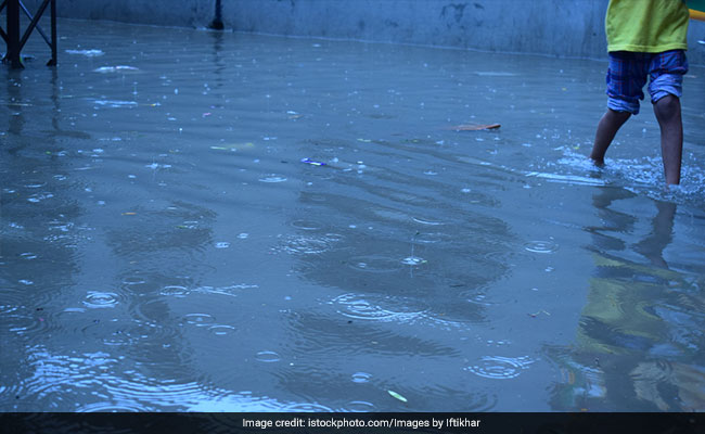Family Of 5 Rescued In Pune After Car Gets Stuck On Flooded Riverside Road