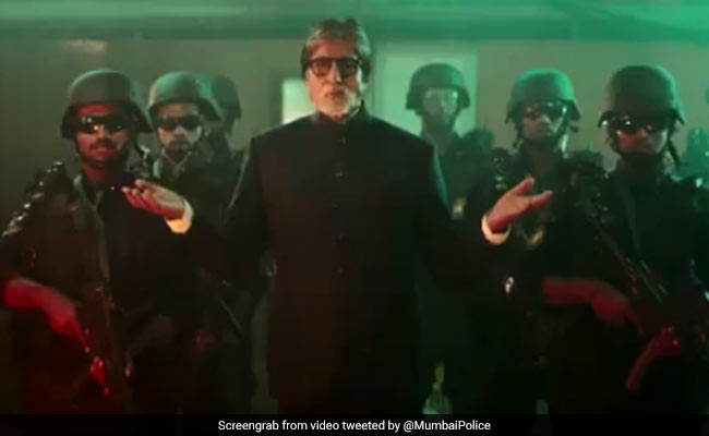 Amitabh Bachchan Introduces Mumbai Police's Quick Response Team. Watch