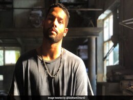 Gully Boy के एमसी शेर को अमिताभ बच्चन ने दिया सरप्राइज, हैरान रह गए सिद्धांत चतुर्वेदी Gully Boy के एमसी शेर को अमिताभ बच्चन ने दिया सरप्राइज, हैरान रह गए सिद्धांत चतुर्वेदी