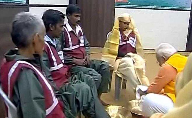 At Kumbh Mela, PM Modi's Unexpected Gesture For Sanitation Workers