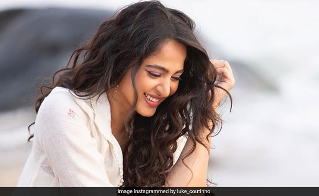 <I>Baahubali</i> Actress Anushka Shetty's 'Makeover' Pics Show She's Come A Long Way