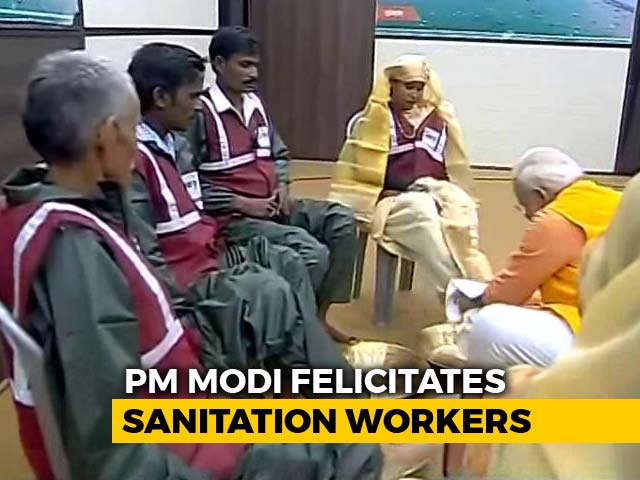 At Kumbh Mela, PM Modi's Unexpected Gesture For Sanitation Workers