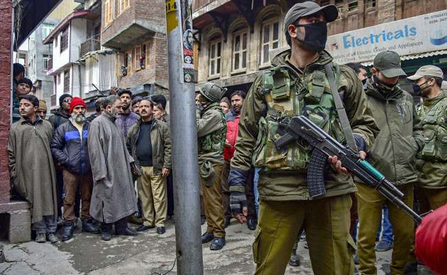 NIA Raids Houses Of Separatists, Including Mirwaiz Farooq, In Kashmir