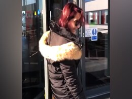 'दिलबर गर्ल' नोरा फतेही फंस गई घूमने वाले दरवाजे में, वायरल हुआ Video 'दिलबर गर्ल' नोरा फतेही फंस गई घूमने वाले दरवाजे में, वायरल हुआ Video